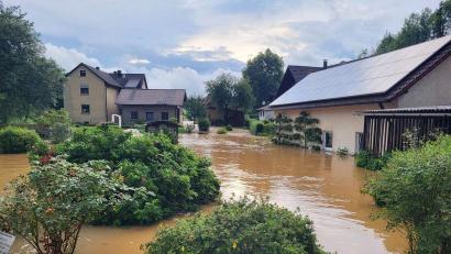 Bild: Alexander Luber/exb
So sah es am 1. Juni 2024 in Großalbershof aus: Nach Starkregen war das Dorf überschwemmt – und das nicht zum ersten Mal.
