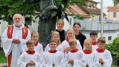 Bild: Petra Günthner/exb
Gleich neun neue Ministranten begrüßte Pater Benedikt Leitmayr.