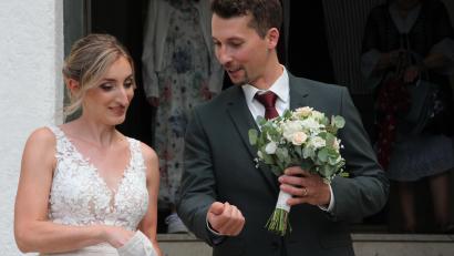 Bild: kro
Carolin und Matthias Graser waren schon 16 Jahre ein Paar, bevor sie sich in der Griesbacher Pfarrkirche das Jawort gaben.