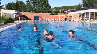 Bild: Portner
Kurz nach 18 Uhr am ersten Ferientag: Im Freibad Oberviechtach ist viel Platz für die Schwimmer, die Familien mit Kindern sind schon weg.