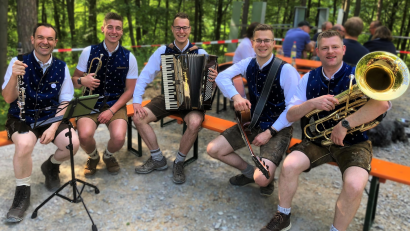 Bild: Power Hoch 5/exb
Die Oberkrainer-Musiker "Power Hoch 5" spielen am Mittwochabend in der Freizeitanlage Neustadt/WN zur Serenade.