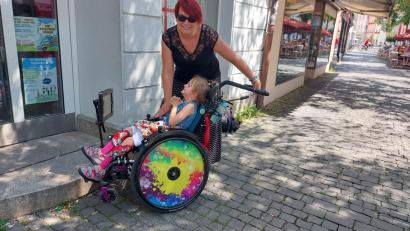 Bild: Marcel Lang
Gerade in der Weidener Altstadt treffen Sylvia Lang und ihre Tochter Paula immer wieder auf Hürden.