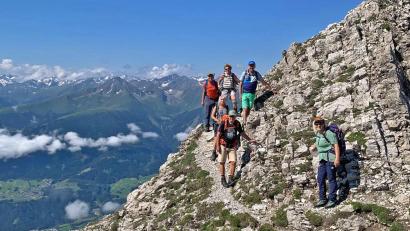 Bild: Rainer Rahn
Josef Kunz, Christa Watzke und Tourenführer Rainer Rahn (hinten), Edith Thurner, Gerhard Glöckner und Michaela Veit (von links) unterwegs auf dem Freihungen-Höhenweg.