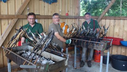 Bild: soj
Beim Fischerfest gab es natürlich auch Steckerlfisch.