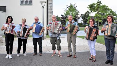 Bild: rgr
Die „Zieh-Harmonie“-Gruppe des Musikvereins mit Lilia Gette (links) bei einem ihrer letzten Auftritte bei der Generalversammlung.