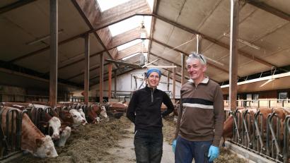 Bild: Portner
Rita und Andreas Kulzer aus Dietersdorf bei Schönsee wollen einen Teil ihrer Milch selber vermarkten: Sie sind Mitbegründer einer mobilen Käserei.