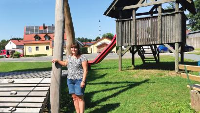 Bild: Portner
Susanne Becher ist Hauptorganisatorin für das „Fest der Vereine“ in Teunz. Sie freut sich auf die vielen Aktivitäten, die am 15. August auf dem Areal zwischen Spielplatz und Feuerwehrhaus auf die Gäste warten.