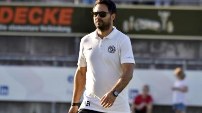 Bild: Hubert Ziegler
Als Sportlicher Leiter hat Erdal Izmire das Wappen der DJK Gebenbach auf der Brust, als Spieler neuerdings das des SV Kauerhof. Allerdings will der 38-Jährige nur ab und an für den Kreisklassisten auflaufen.