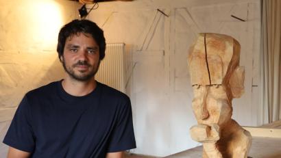 Bild: Peter Troppmann/exb
Bildhauer Andreas Dengler stellt in Neustadt/WN seine Werke aus.