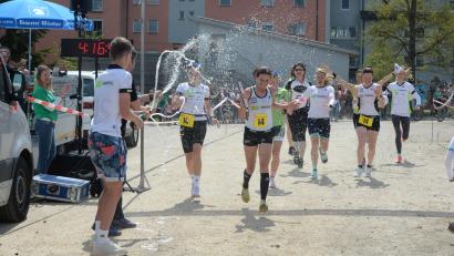 Archivbild: Andreas Brueckmann
Auf Schlicht, den Zielort des Landkreislaufs heuer, soll 2023 Kirchenreinbach folgen. Feuerwehr und VfTN wollen das Laufsport-Spektakel im Mai als Zugpferd in ihr "Fest der Vereine" einbauen.