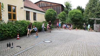 Bild: bjp
Einen Nachmittag voller Geschicklichkeitsspiele rund ums Burkhardsreuther Feuerwehrhaus verspricht die Feuerwehr Burkhardsreuth für Samstag, 10. August: eines von vielen Ferienangeboten der Trabitzer Vereine für Kinder und Jugendliche.