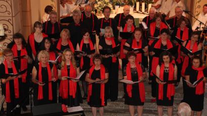 Bild: kro
Optisch und gesanglich für Aufsehen sorgte der Chor "Music & More".
