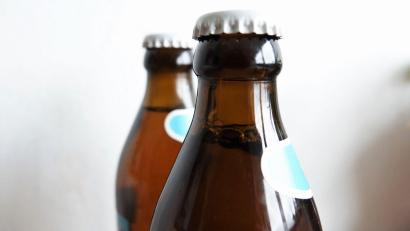 Symbolbild: Ann-Marie Utz/dpa
Im Streit hat eine Frau in Sulzbach-Rosenberg mit einer Bierflasche zugeschlagen.