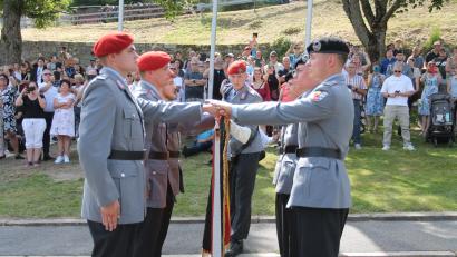 Bild: pi
Die jungen Soldatinnen und Soldaten leisten den Eid.