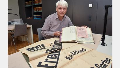 Bild: Stephan Huber
Stadtarchivar Andreas Erb hält im Stadtmuseum einen Vortrag über die Amberger Kinogeschichte. Dazu hat er etliche Unterlagen gesichtet und recherchiert.