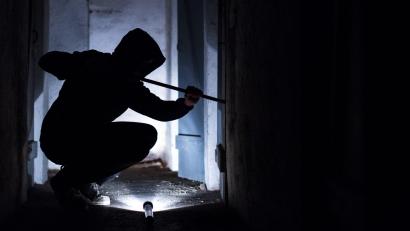 Symbolbild: Silas Stein/dpa
Einbrecher hatten es auf zwei Vereinsheime abgesehen.