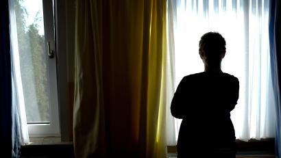 Bild: Peter Steffen/dpa
Bundesweit fehlen tausende sichere Plätze für Frauen, die von häuslicher Gewalt betroffen sind - auch in Weiden und Amberg sind die Frauenhäuser fast immer voll.