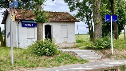 Bild: Gerhard Krones
An der Haltestelle Thansüß entscheidet eine um zwölf Zentimeter zu geringe Bahnsteighöhe mit über die Stilllegung. Die Thansüßer wollen aber ihren Bahnhof nicht widerstandslos aufgeben.