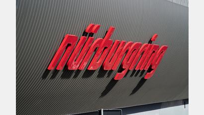 Symbolbild: Sascha Ditscher
Auf dem Nürburgring sind mehrere Menschen bei einer Explosion im Bereich des Fahrerlagers zum Teil schwer verletzt worden