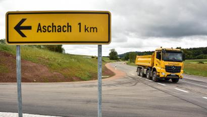 Bild: Stephan Huber
Seit Mitte März ist die Kreisstraße AS 30 zwischen Aschach und dem Industriegebiet Amberg-Nord gesperrt. Im Zuge des Umbaus wurden auch ein Unfallschwerpunkt, die Abzweigung nach Aschach, entschärft.