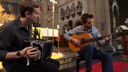 Bild: Kunz
Nico Graz und Florian Kohlscheen gestalten die Mittagsandacht in der Josefskirche.