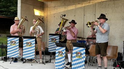 Bild: gi
Die Straßenmusikanten bringen zur letzten Serenade ordentlich viel Schwung rein.