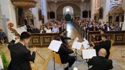Bild: do
Im Rahmen der Speinsharter Sommerkonzerte imponierte das Kammermusikensemble Turkmenistan in der gut besuchten Klosterkirche mit einer "Festlichen Serenade".