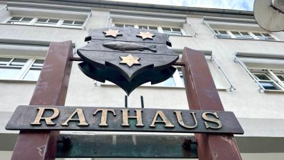 Bild: Gabi Schönberger
Im großen Sitzungssaal des Rathauses von Windischeschenbach stimmt der Stadtrat über Anträge ab. Zukünftig muss das Ergebnis jedoch anders protokolliert werden.