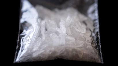 Symbolbild: David-Wolfgang Ebener/dpa/Symbolbild
Eine kleine Menge der Droge Crystal Meth fanden Schleierfahnder bei einem 45-Jährigen.