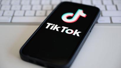 Bild: Robert Michael/dpa
Tiktok hat sich verpflichtet, ein Belohnungsprogramm der App-Version Tiktok Lite dauerhaft aus der EU zurückzuziehen.