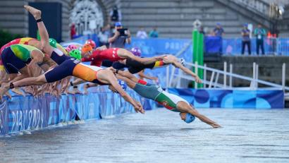 Bild: Vadim Ghirda/AP/dpa
Die deutschen Triathleten gewinnen in der Mixed-Staffel die erhoffte Medaille.