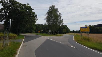 Bild: gi
Die Straßenführung zum Bocklradlweg bei Moosbach soll verbessert werden.