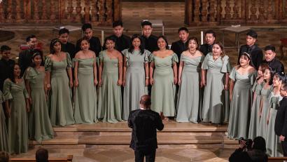 Bild: Los Cantates de Manila
Der Chor Los Cantates des Manila tritt am Donnerstag, 8. August, in der Nabburger Marienkirche auf. Die Sänger wissen dabei auch um ihre Rolle als "Botschafter" der Philippinen.