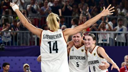Bild: Sina Schuldt/dpa
Gold beim 3x3 Basketball fürs deutsche Team:: Eine der schönsten Geschichten von Paris.