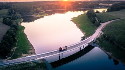 Bild: Matthias Kunz/exb
Zwar fließt der Verkehr wieder über die Brücke des Liebensteiner Stausees, doch bis dort wieder normaler Angelbetrieb herrscht, wird es noch bis nächstes Jahr dauern.