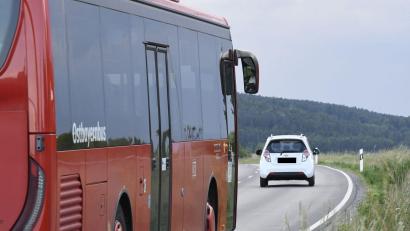 Bild: Petra Hartl
Der Bus fährt, aber er hält an zwei gewohnten Stellen nicht: Es gibt eine Änderung auf der Linie 407 in Traßlberg.