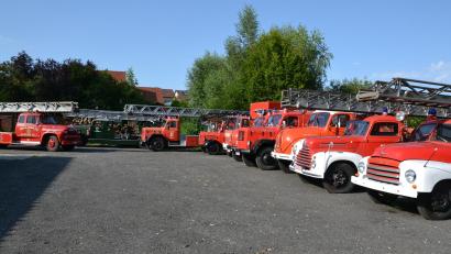 Bild: pz
Bei der Präsentation der historischen Feuerwehrautos zum Sommerfest der Feuerwehr Waldsassen am Sonntag, 11. August, sind auch die Fahrzeuge aus dem Bestand von Dr. Wolfgang Fortelny wieder dabei.