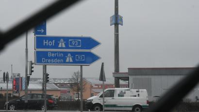 Archivbild: Gabi Schönberger
Das Gewerbegebiet Neuhaus liegt bei Windischeschenbach, östlich der Autobahn. Dort überfielen mehrere Männer im März 2023 ein Paar.