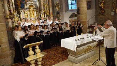 Bild: bkr
Der Kammerchor "Cappella Transylvanica" aus Rumänien gastierte in Kemnath. Ein Chor mit besonders hohen Ansprüchen verwandelte die Stadtkirche in einen Konzertsaal.