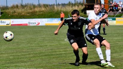 Archivbild: Nachtigall
Kreisliga-Spitzenreiter TSV Reuth hat in drei Spielen bereits zehn Mal getroffen. Justus Bader (rechts, in einem Spiel der vorigen Saison) führt die vereinsinterne Torjägerliste an.