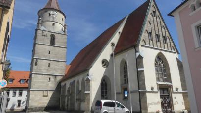 Bild: rn
Die Gesamtansicht der Pfarrkirche St. Laurentius. Anbauten gab es 1893 an Turm und Westteil des Gotteshauses.