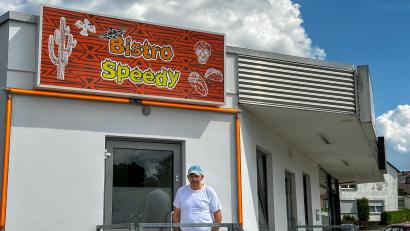 Bild: kle
Der tschechische Koch Rudolf Onda vor seinem Bistro "Speedy".
