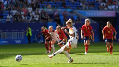 Bild: Marcus Brandt/dpa
Trifft zum Sieg im Spiel um Bronze: Giulia Gwinn.