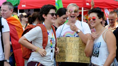 Archivbild: Stephan Huber
Im Jahr 2019 zog die erste Parade zum Christopher Street Day durch Amberg.