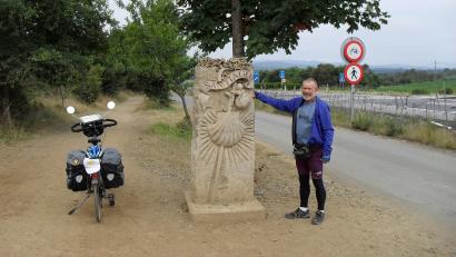 Bild: Helmut Schuller/exb
Helmut Schuller mit seinem Fahrrad auf den Weg von Weiden nach Santiago de Compostela