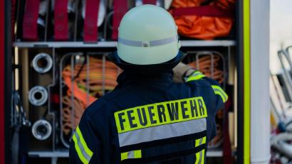 Bild: Rolf Vennenbernd/dpa
Eine Maschinenhalle im Unterallgäu brannte in der Nacht vollständig aus .(Symbolbild)