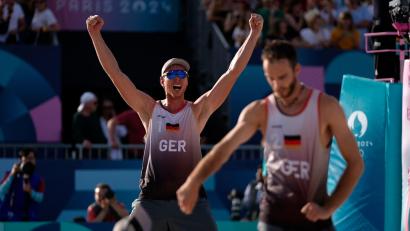 Bild: Robert F. Bukaty/AP
Im Finale treffen die Deutschen Nils Ehlers (l) und Clemens Wickler auf den großen Favoriten.