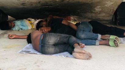 Bild: &quot;Für das Leben und die Hoffnung&quot;/Hans Karl/exb
Die Straßenkinder von Bangladesch leben zum Teil in unwürdigen Verhältnissen. Das Projekt „Straßenschule“ möchte diesen Kindern etwas helfen und benötigt daher finanzielle Unterstützung.