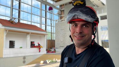 Bild: Heike Unger
Andreas Kraus aus Mitterteich ist seit acht Jahren bei der Berufsfeuerwehr Regensburg und dort auch in der Höhenrettungsgruppe.
