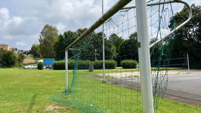 Bild: Gabi Schönberger
Unter dem Bolzplatz der Freizeitanlage Neustadt/WN liegt Müll. Was auf der ehemaligen Hausmülldeponie abgeladen wurde, sollen jetzt Bodenproben ans Licht bringen.